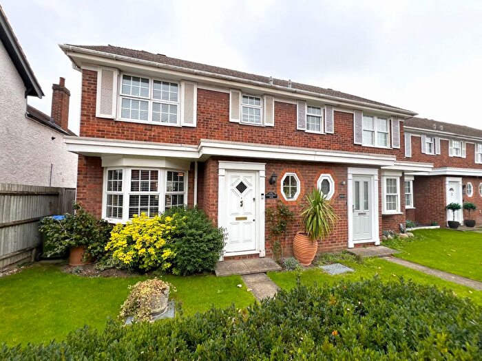 3 Bedroom End Of Terrace House For Sale In Brownings End, Edenbridge, TN8