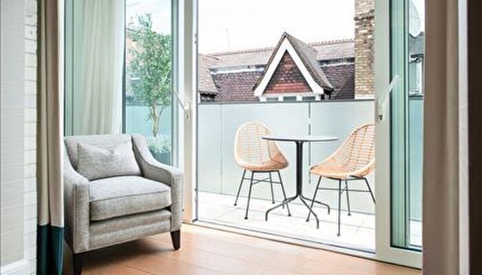 3 Bedroom Flat To Rent In Duke Street, London, W1K