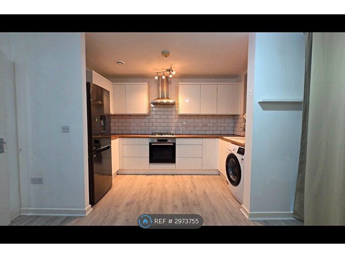 2 Bedroom Flat To Rent In Linnet House, Greenhithe, DA9