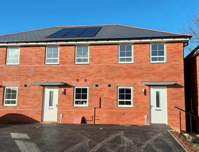 2 Bedroom Property To Rent In Finch Close, Alphington, Exeter, EX2