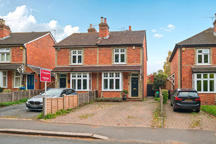 3 Bedroom Semi-Detached House For Sale In Spinney Hill, Addlestone, KT15