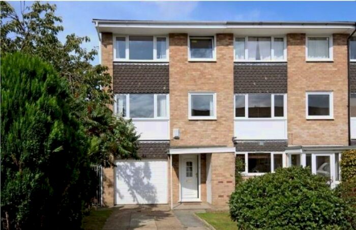 4 Bedroom End Of Terrace House To Rent In St. Davids Close, West Wickham, BR4