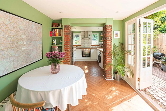 3 Bedroom Terraced House For Sale In Kenbury Street, London, SE5