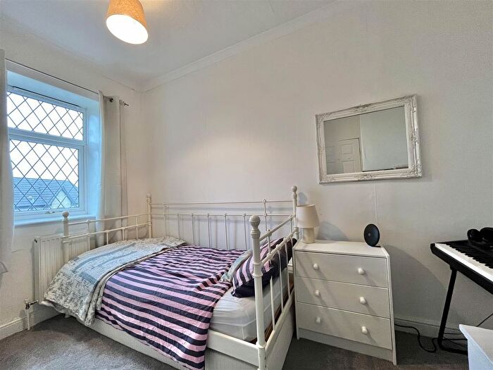 2 Bedroom Terraced House For Sale In Lambgates, Hadfield, Glossop, SK13