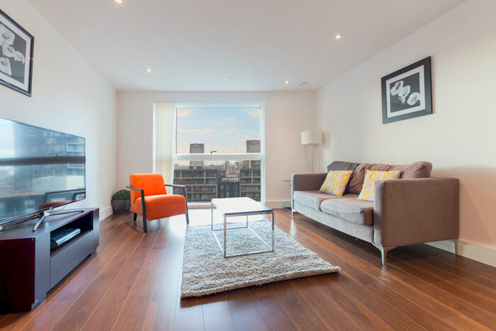2 Bedroom Apartment To Rent In Talisman Tower, Lincoln Plaza, Canary Wharf, London, E14