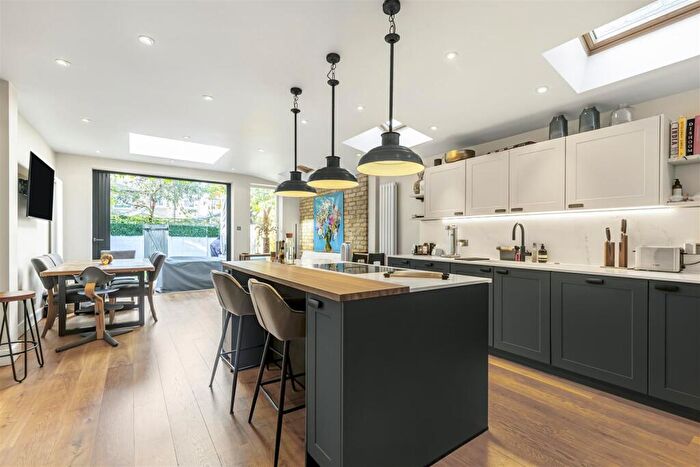 4 Bedroom Terraced House For Sale In Queens Road, East Sheen, SW14