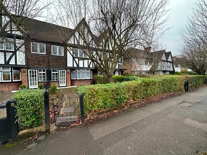 4 Bedroom Terraced House To Rent In Queens Drive, London, W3