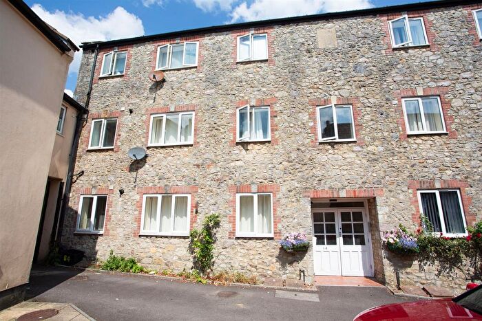 1 Bedroom Flat For Sale In Combe Street, Chard, TA20