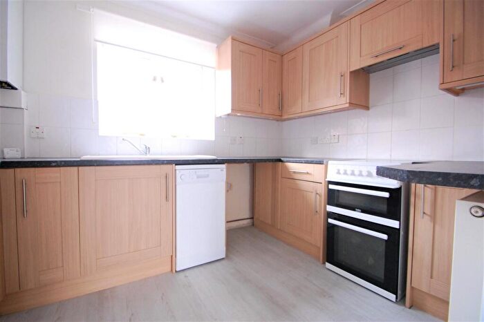 1 Bedroom Flat To Rent In Park Road, Petersfield, GU32