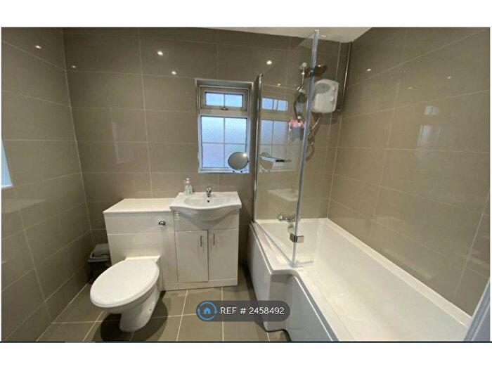 3 Bedroom Semi-Detached House To Rent In Spielman Road, Dartford, DA1