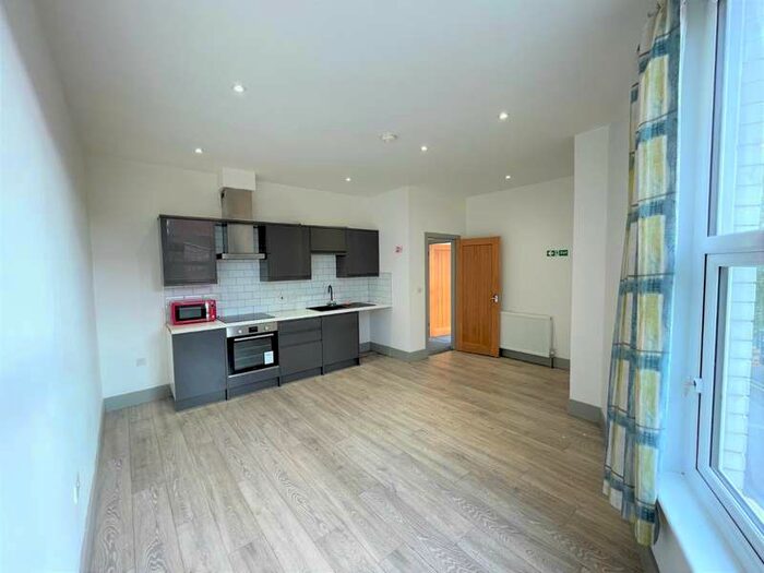 2 Bedroom Flat To Rent In St. Johns Road, Tunbridge Wells, TN4