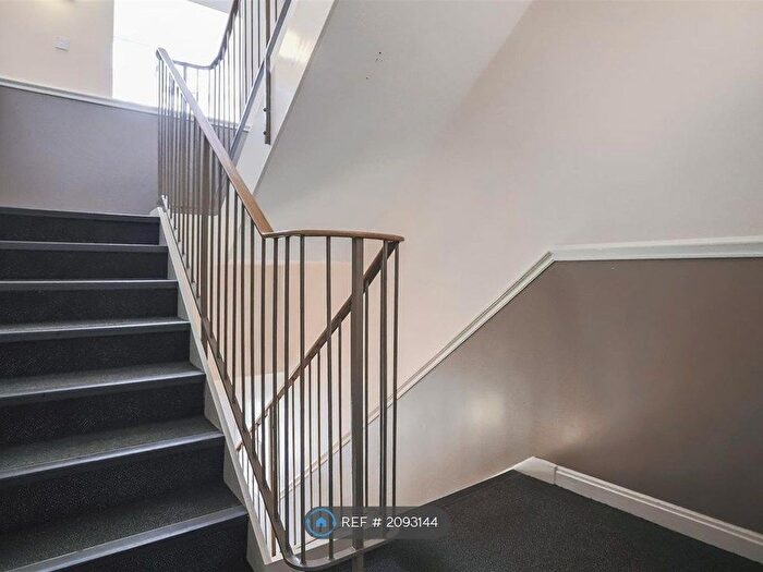 2 Bedroom Flat To Rent In Garbo Court, Salford, M6