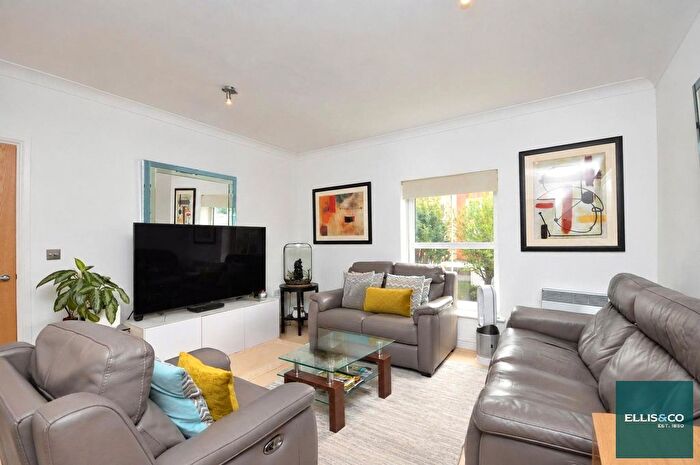 1 Bedroom Flat For Sale In High Road, North Finchley, N12