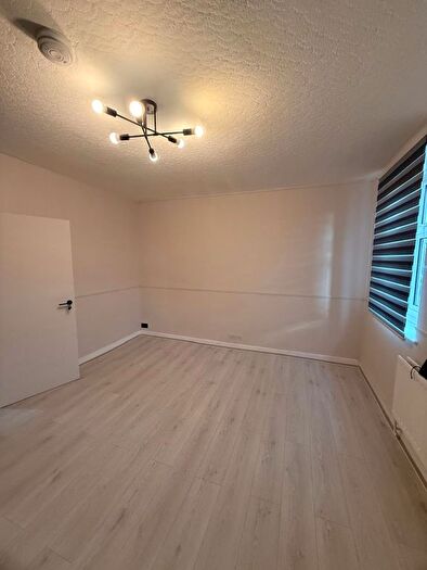 3 Bedroom Flat To Rent In Pentland House, Wilkin Street, London, NW5
