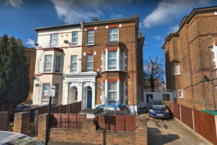 Studio To Rent In Pownall Gardens, Hounslow, TW3