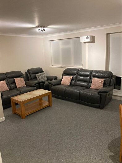 2 Bedroom Flat To Rent In Ashford Court, Cranmer Road, Edgware, HA8