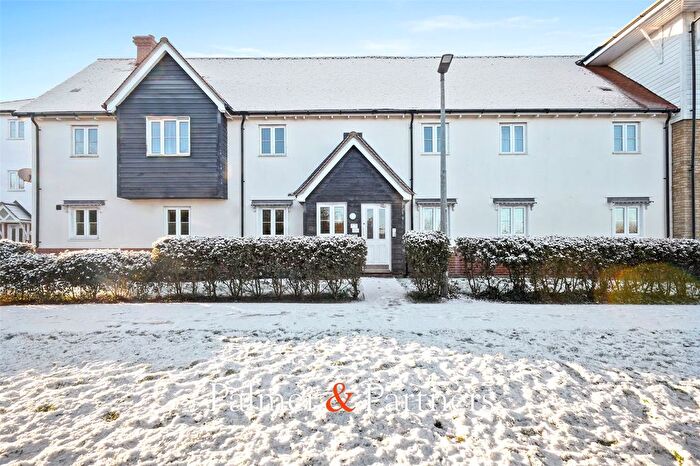 2 Bedroom Flat For Sale In Iona Walk, Rowhedge, Colchester, Essex, CO5