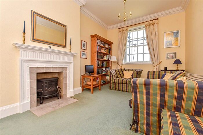 2 Bedroom Flat For Sale In Waldershare, Waldershare, Kent, CT15