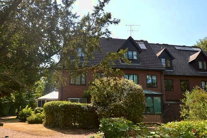 3 Bedroom House To Rent In Bedroom Town House House In Godalming, GU7