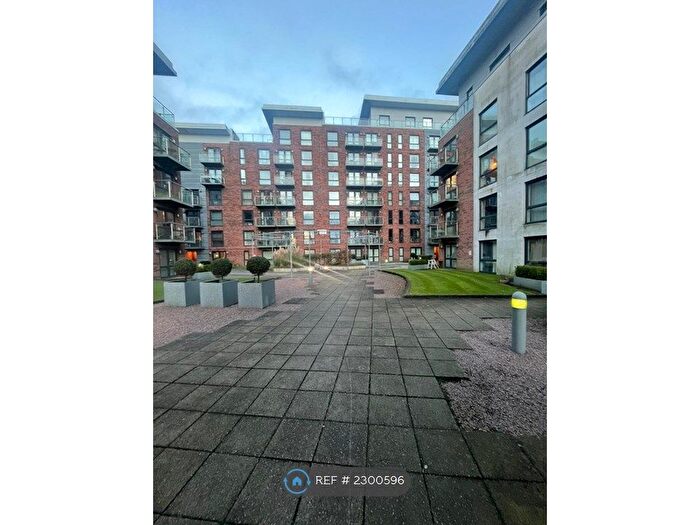 2 Bedroom Flat To Rent In Prestwich, Prestwich, M25