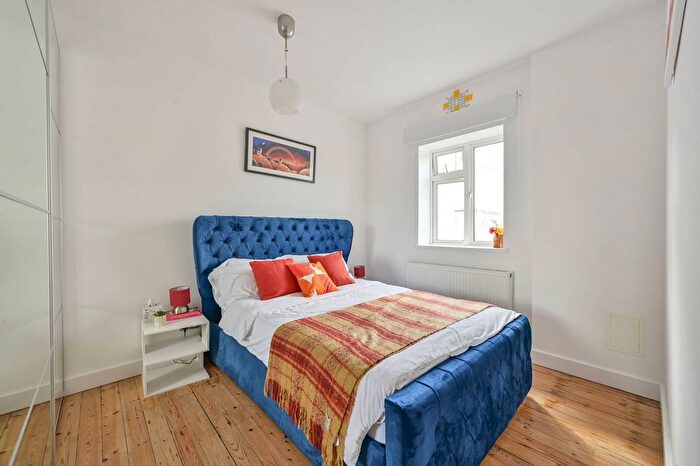 1 Bedroom Flat To Rent In Bushey Road, Wimbledon, London, SW20