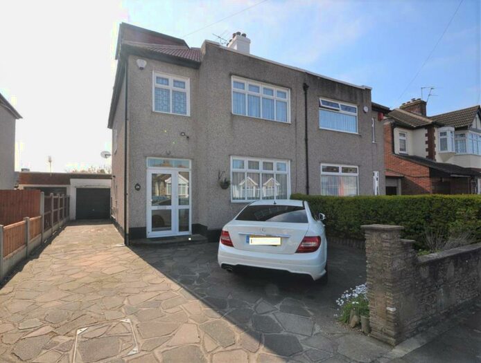 4 Bedroom Semi-Detached House To Rent In Glanville Drive Hornchurch, RM11