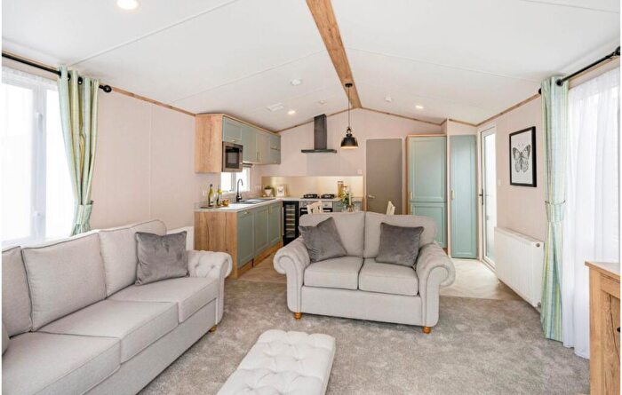 2 Bedroom Caravan For Sale In , Newcastle Emlyn, SA38