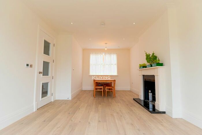 5 Bedroom Detached House To Rent In Lushington Drive, Barnet, EN4