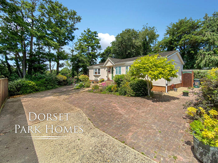 2 Bedroom Park Home For Sale In North Drive, Oaktree Park, St Leonards, Ringwood, Hampshire, BH24