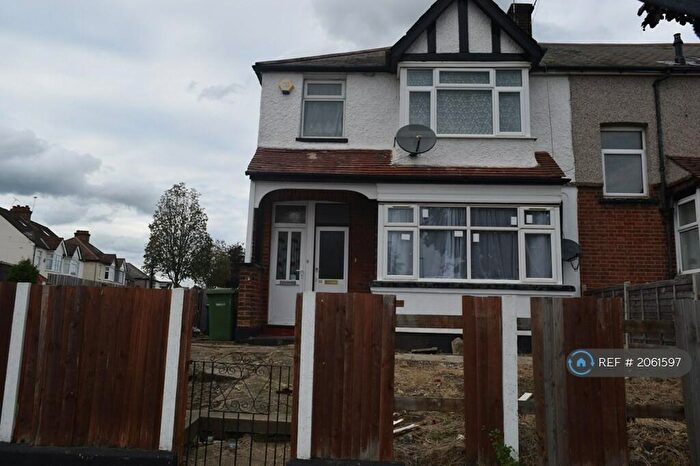 2 Bedroom Flat To Rent In Headstone Gardens, Harrow, HA2