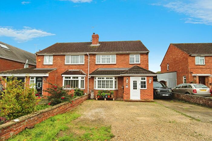 3 Bedroom Semi Detached House For Sale In Ridgeway Road, Swindon, SN2