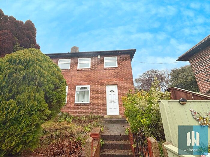 3 Bedroom Semi-Detached House To Rent In North Carr Croft, Huddersfield, HD5