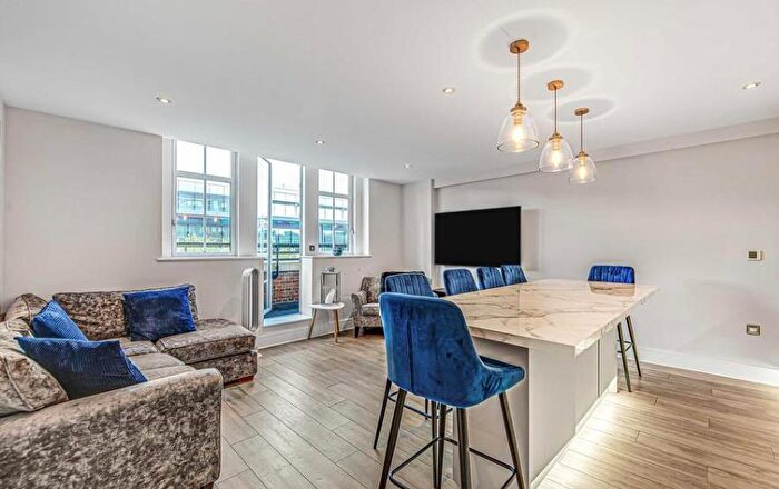 3 Bedroom Apartment To Rent In Marylebone Road, Marylebone, London, NW1