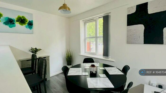 2 Bedroom Flat To Rent In Queens Road, Manchester, M40
