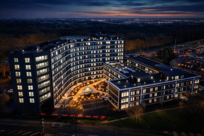 1 Bedroom Apartment To Rent In Cockfosters Road, Barnet, North London, EN4