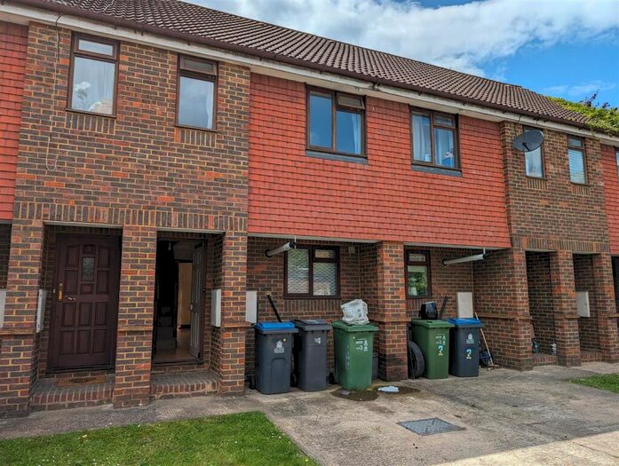 2 Bedroom House To Rent In Jacaranda Close New Malden, KT3