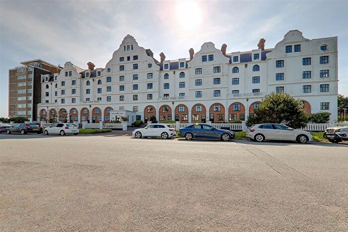 3 Bedroom Maisonette To Rent In Grand Avenue, Worthing, BN11