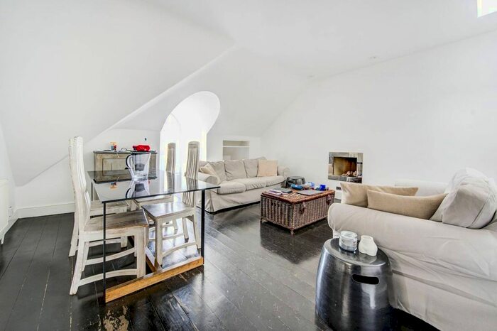 2 Bedroom Flat To Rent In Redcliffe Gardens, Chelsea, London, SW10