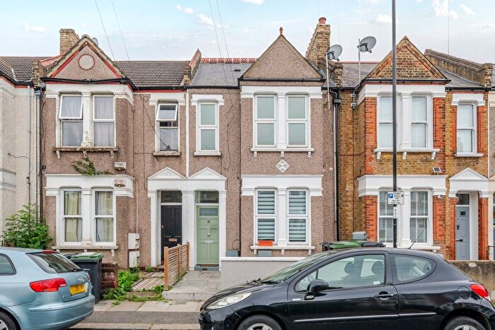 2 Bedroom Flat For Sale In Laleham Road, London, SE6