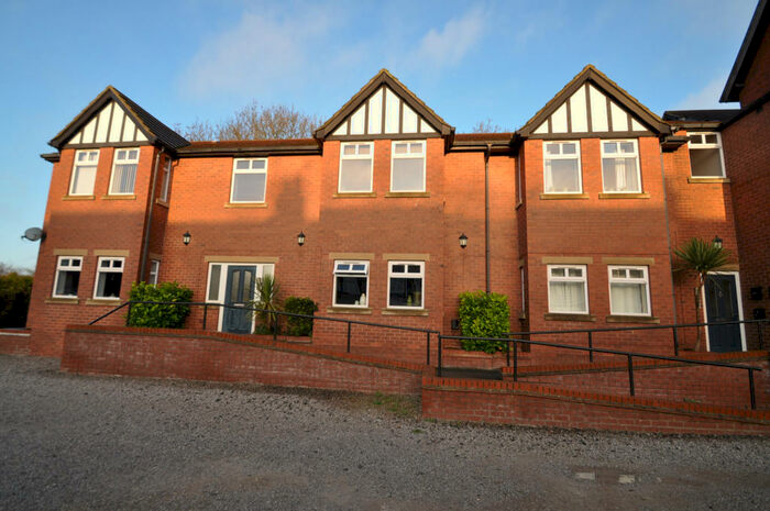 2 Bedroom Apartment For Sale In Tower Park Mews, Hull, HU8