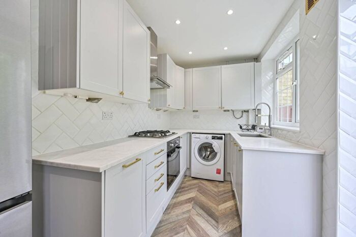 3 Bedroom End Of Terrace House To Rent In Combermere Road, Morden, SM4