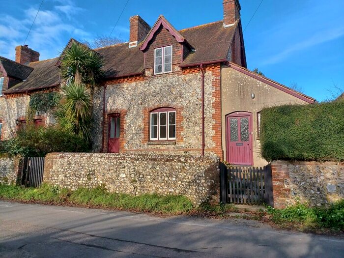 3 Bedroom End Of Terrace House To Rent In Church Hill, BN18