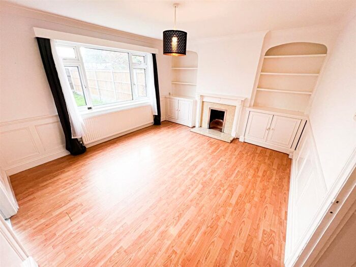 2 Bedroom Flat To Rent In Connaught Avenue, London, E4