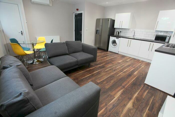 4 Bedroom Flat To Rent In Kempston Street, L3