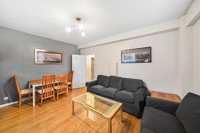 3 Bedroom Flat To Rent In Mile End Road London, E1