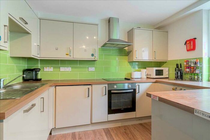 5 Bedroom Apartment To Rent In Houndiscombe Road, Plymouth, PL4