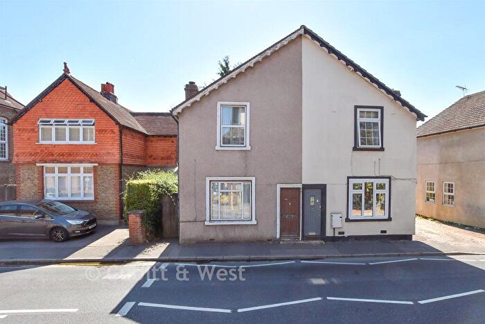 3 Bedroom Semi-Detached House For Sale In The Crescent, Leatherhead, Surrey, KT22
