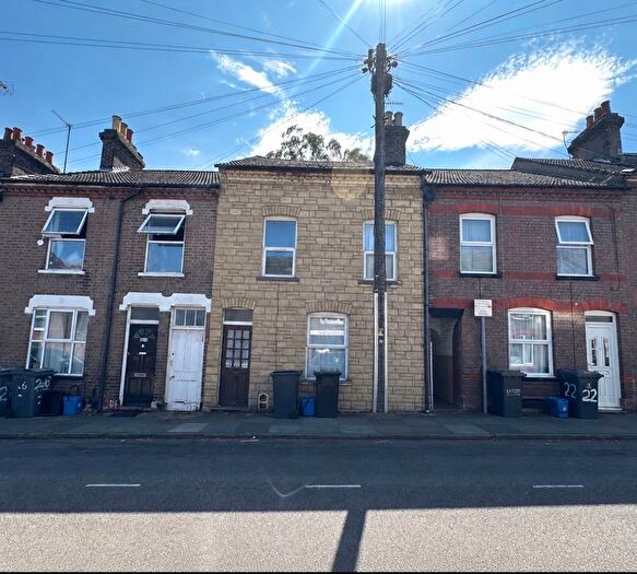 4 Bedroom Terraced House For Sale In Cowper Street, Luton, LU1