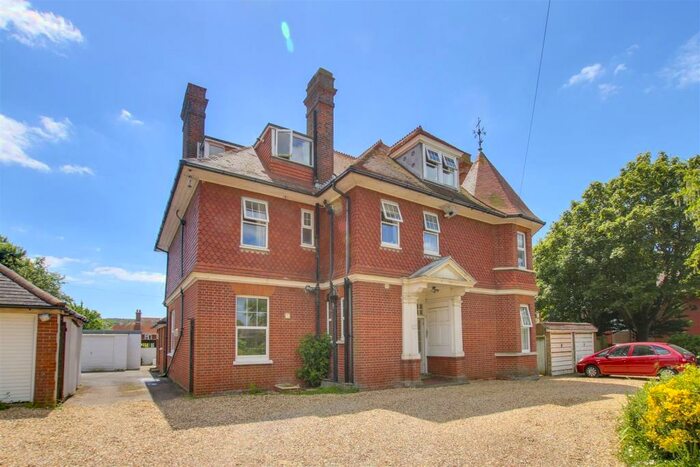 2 Bedroom Apartment To Rent In Sutton Avenue, Seaford, BN25