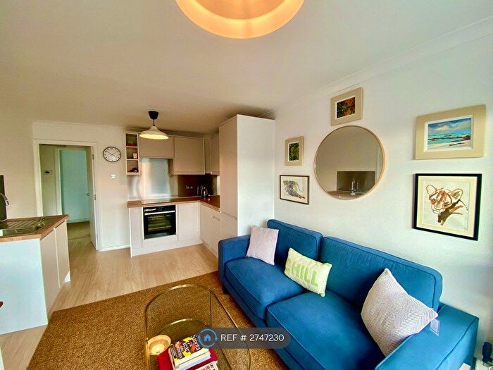 2 Bedroom Flat To Rent In Wellesley Road, London, W4